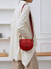 Luna - Borsa a Tracolla Mezzaluna in Vera Pelle Martellata – Chiusura Zip e Patta Magnetica | Made in Italy